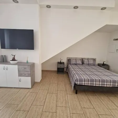Pola 90 - Centrocitta, Wi-fi, 200 M Dalla Spiaggia *